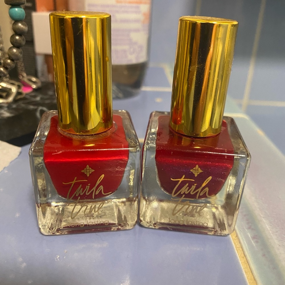 NEW - Taila Red Nail Polish Set